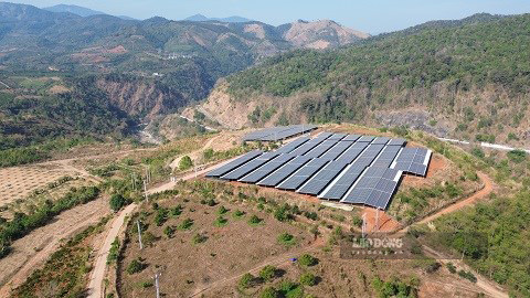 Valuable energy panels are often easily stolen and dismantled for consumption. Photo: Thanh Tuan