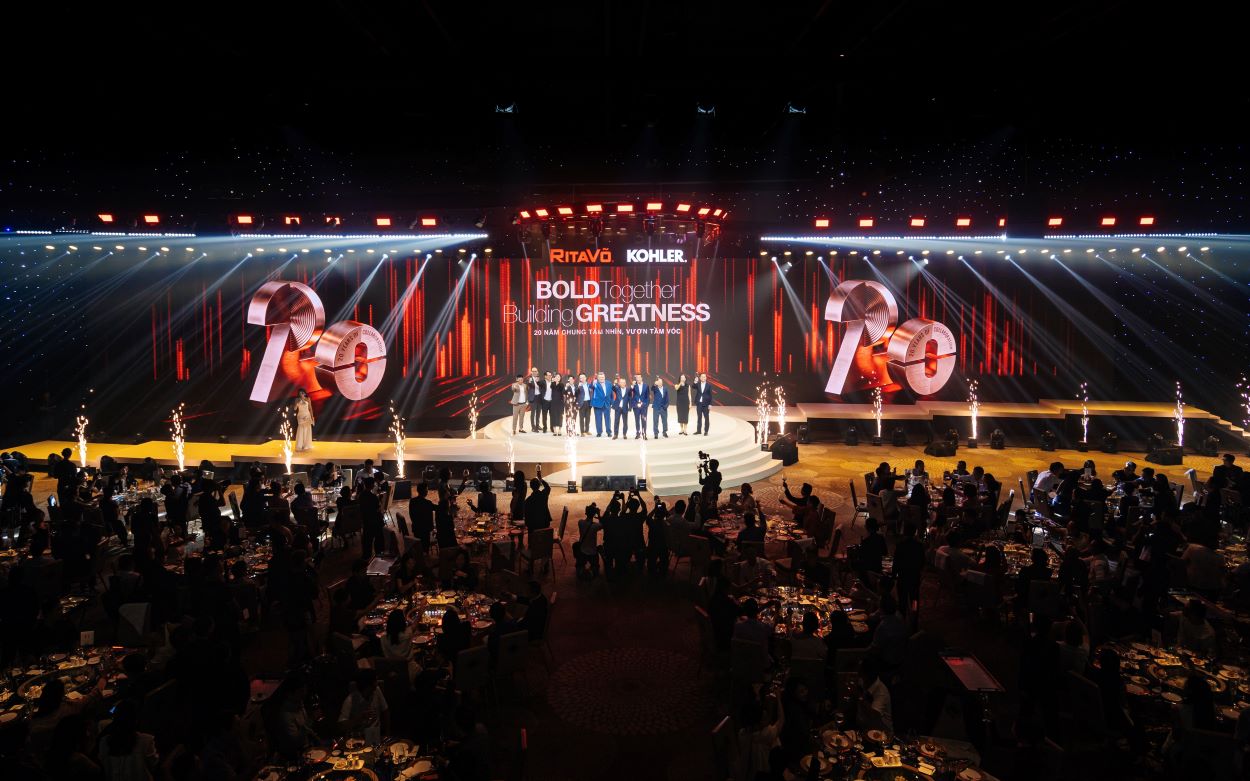 Representatives of Rita Vo and Kohler congratulate the two Groups on 20 years of strategic cooperation. Photo: Organizing Committee provided