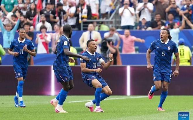 フランス代表は2026年ワールドカップ準々決勝前の5試合すべてに勝利し、世界ランキングのトップに立った。写真:新華社