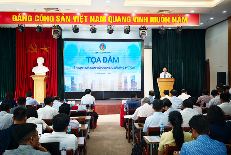 Thông qua các buổi tọa đàm, KTNN đã tiếp nhận hàng trăm câu hỏi, tình huống thực tiễn và kiến nghị từ các Bộ, ngành, địa phương, doanh nghiệp, tổ chức tư vấn và các đơn vị của KTNN. Ảnh: KTNN