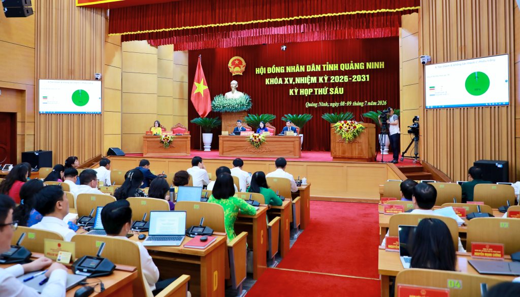 The 15th Quang Ninh Provincial People's Council conducted the process of dismissal and additional election of members of the Quang Ninh Provincial People's Committee for the 2026-2031 term on the morning of July 9. Photo: Quang Ninh Newspaper and Radio, Television