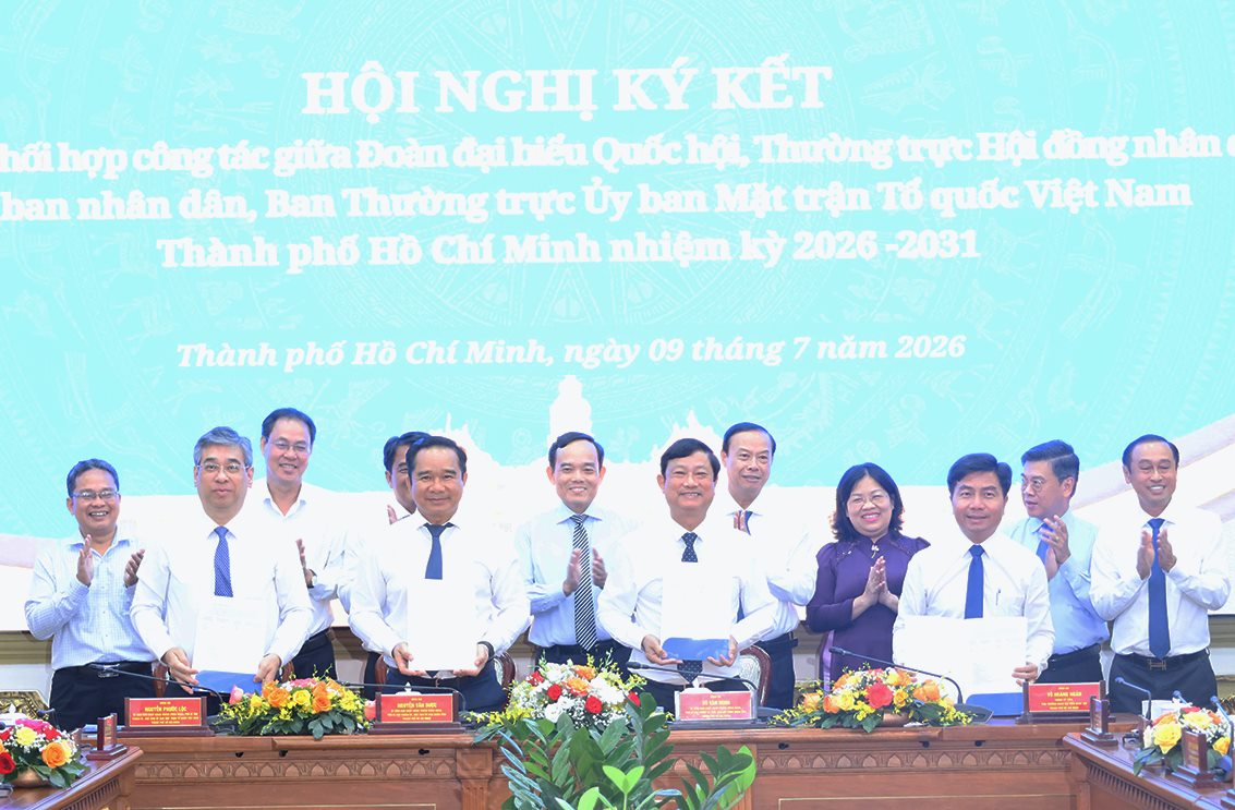 Delegation of National Assembly Deputies, People's Councils, People's Committees and Vietnam Fatherland Front of Ho Chi Minh City signs coordination regulations for the term 2026 - 2031. Photo: Ho Chi Minh City Electronic Information Portal