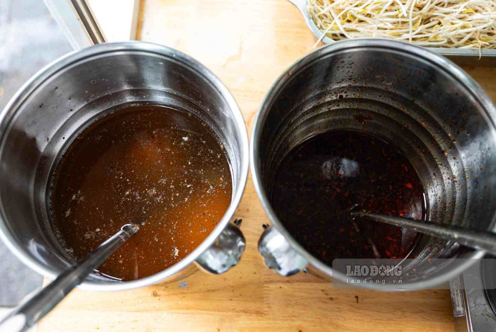 Món ăn kết hợp cùng 2 loại nước xốt. Ảnh: Ngọc Hà