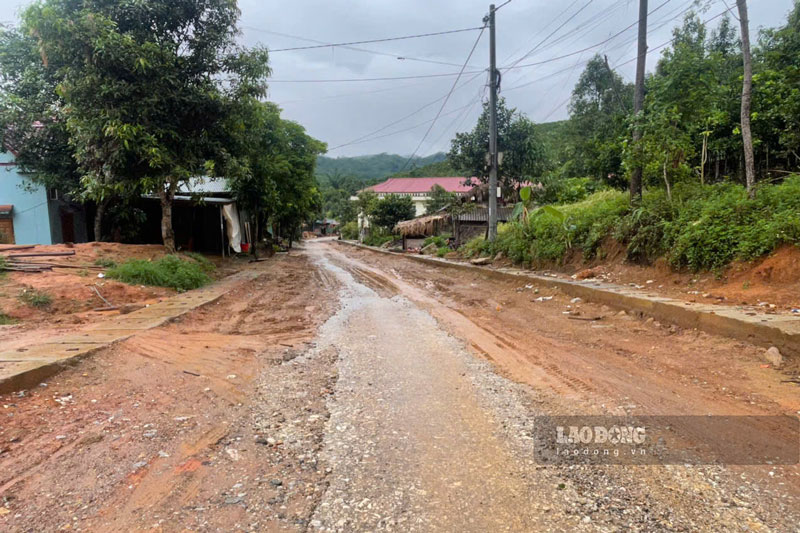 Dù thường xuyên được đôn đốc, tuy nhiên việc thi công dự án vẫn diễn ra khá chậm. Ảnh: Đinh Đại