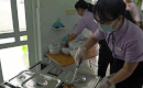 ホーチミン市で最初の区が学校給食に「グリーンチック」を付与.