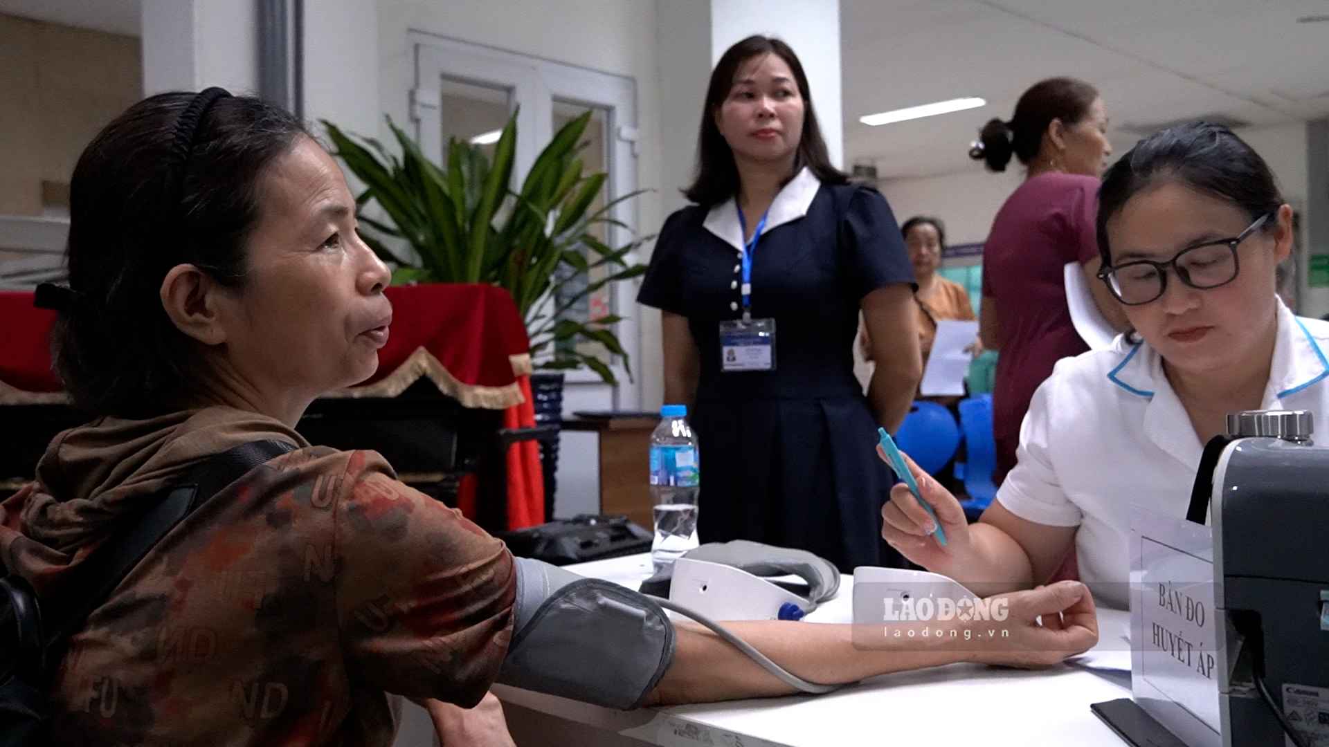 Free screening reveals people with high blood pressure, requiring emergency treatment.