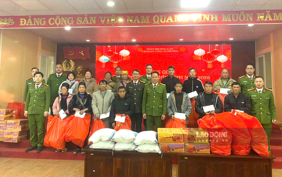 Đại úy Hà Văn Nhất thường xuyên tham gia các hoạt động thiện nguyện. Ảnh: Nhân vật cung cấp