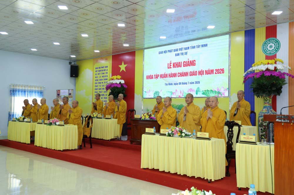 El curso de capacitación administrativa de la Iglesia en 2026 atrajo a unos 200 monjes y monjas de la provincia de Tay Ninh para participar. Foto: Junta de Administración Budista de Vietnam de la provincia de Tay Ninh