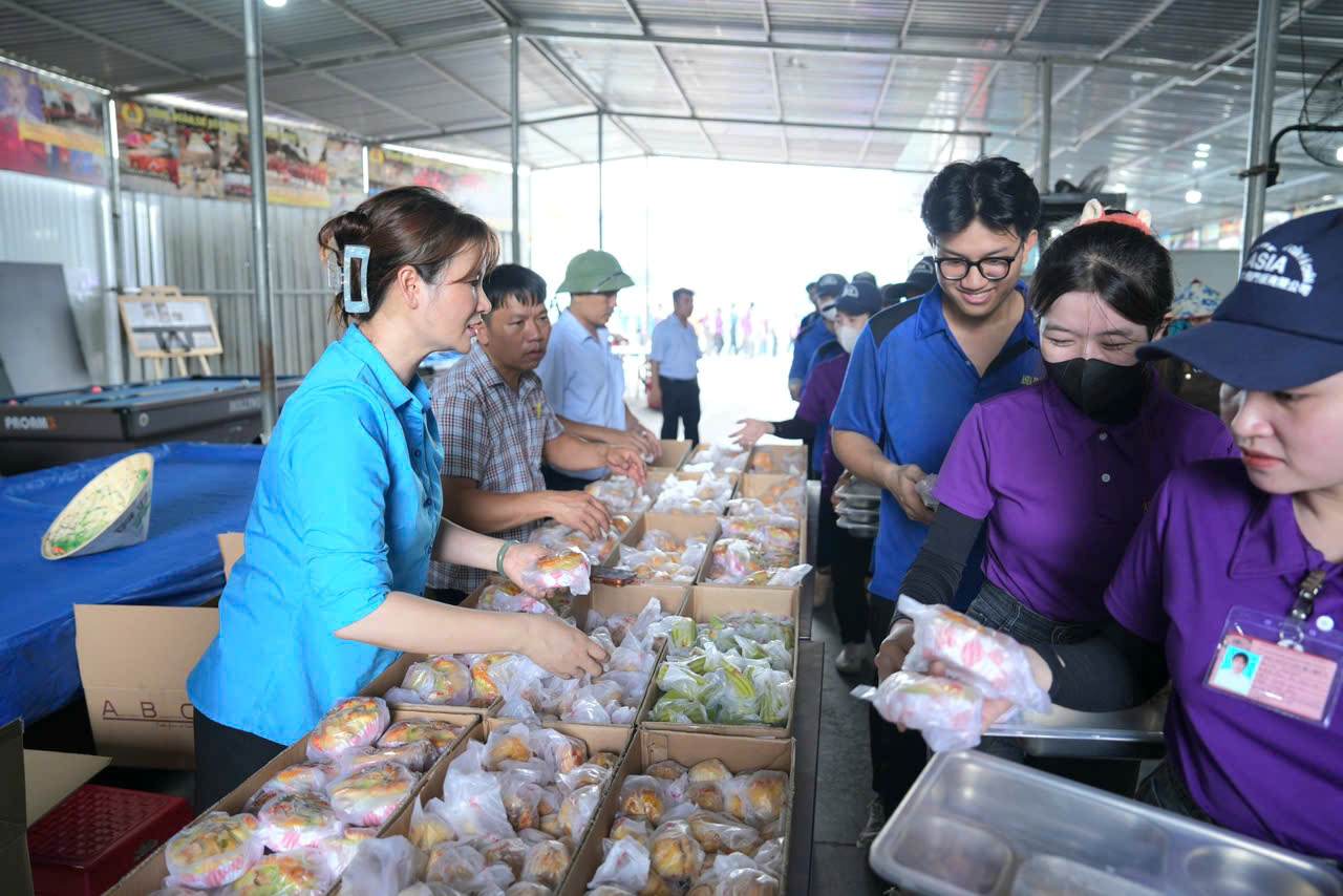 The grassroots trade union of Cua Y A Chau Engineering Co., Ltd. organizes the "Trade Union Meal" program in July 2026 for workers. Photo: Provided by Cua Y A Chau Engineering Co., Ltd