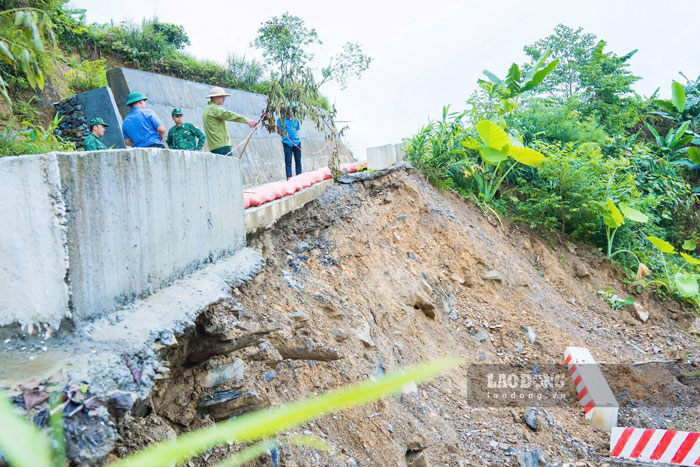 Nhiều công trình giao thông ở Lào Cai bị sạt lở sau mưa lớn kéo dài. Ảnh: Đinh Đại