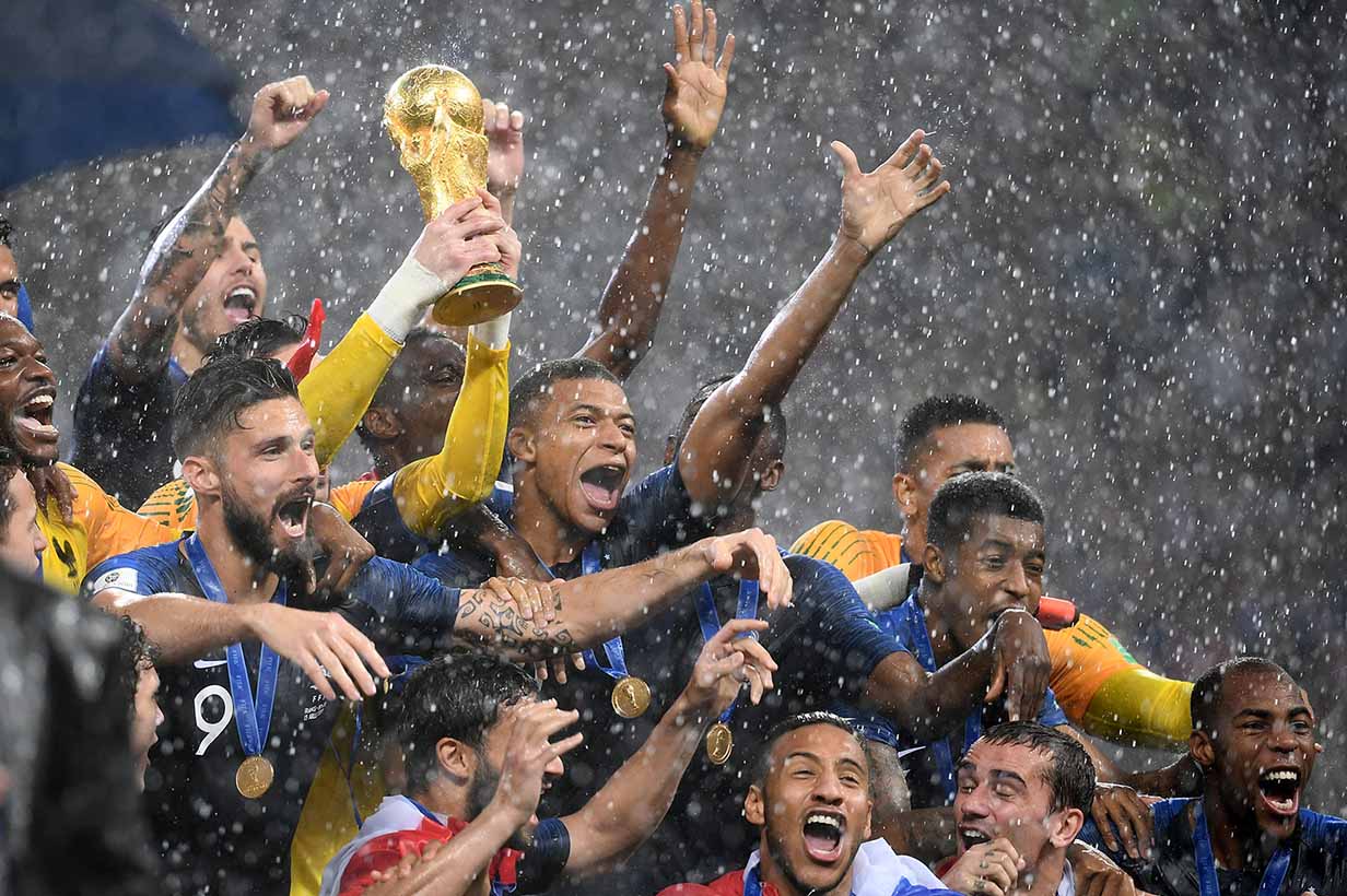 Didier Deschamps giúp tuyển Pháp vô địch World Cup 2018. Ảnh: AFP