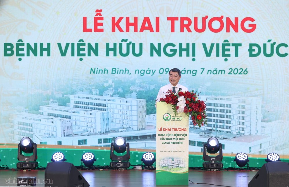 Politburo member, Prime Minister Le Minh Hung expects Viet Duc Friendship Hospital to become a regional medical center. Photo: VGP/Nhat Bac