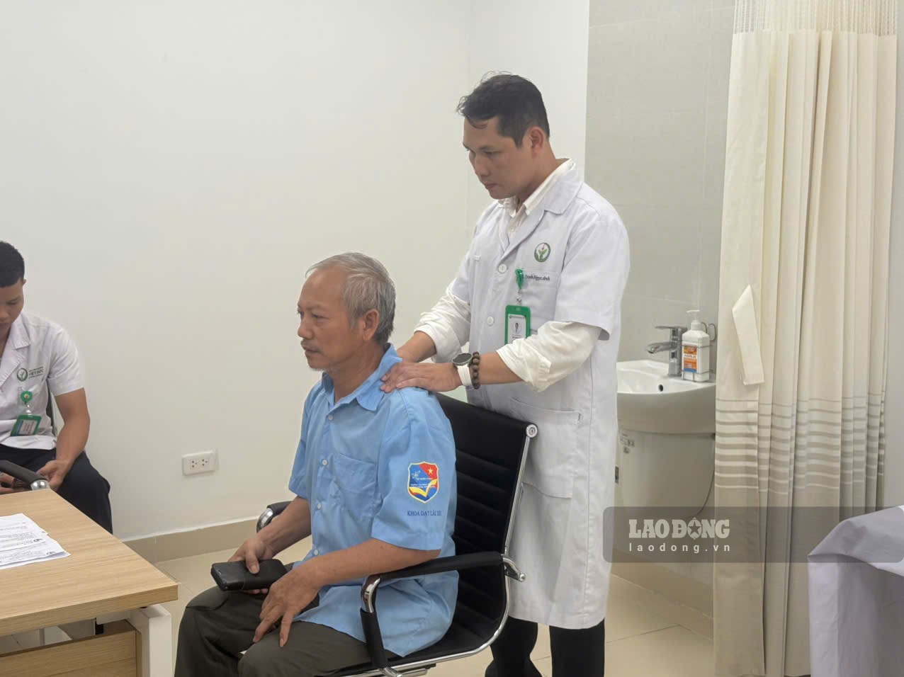 Nhiều chuyên khoa sâu đã thực hiện khám cho bệnh nhân ngay ngày đầu. Ảnh: Hà Lê