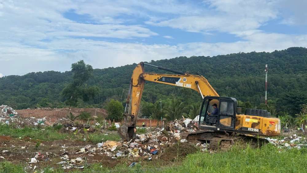 Functional forces of Phu Quoc special zone drastically launched a campaign to carry out coercion and land recovery. Photo: Hoang Dung