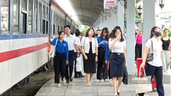 鉄道は半年で約390万人の乗客を達成。写真:ヌン・ティエン