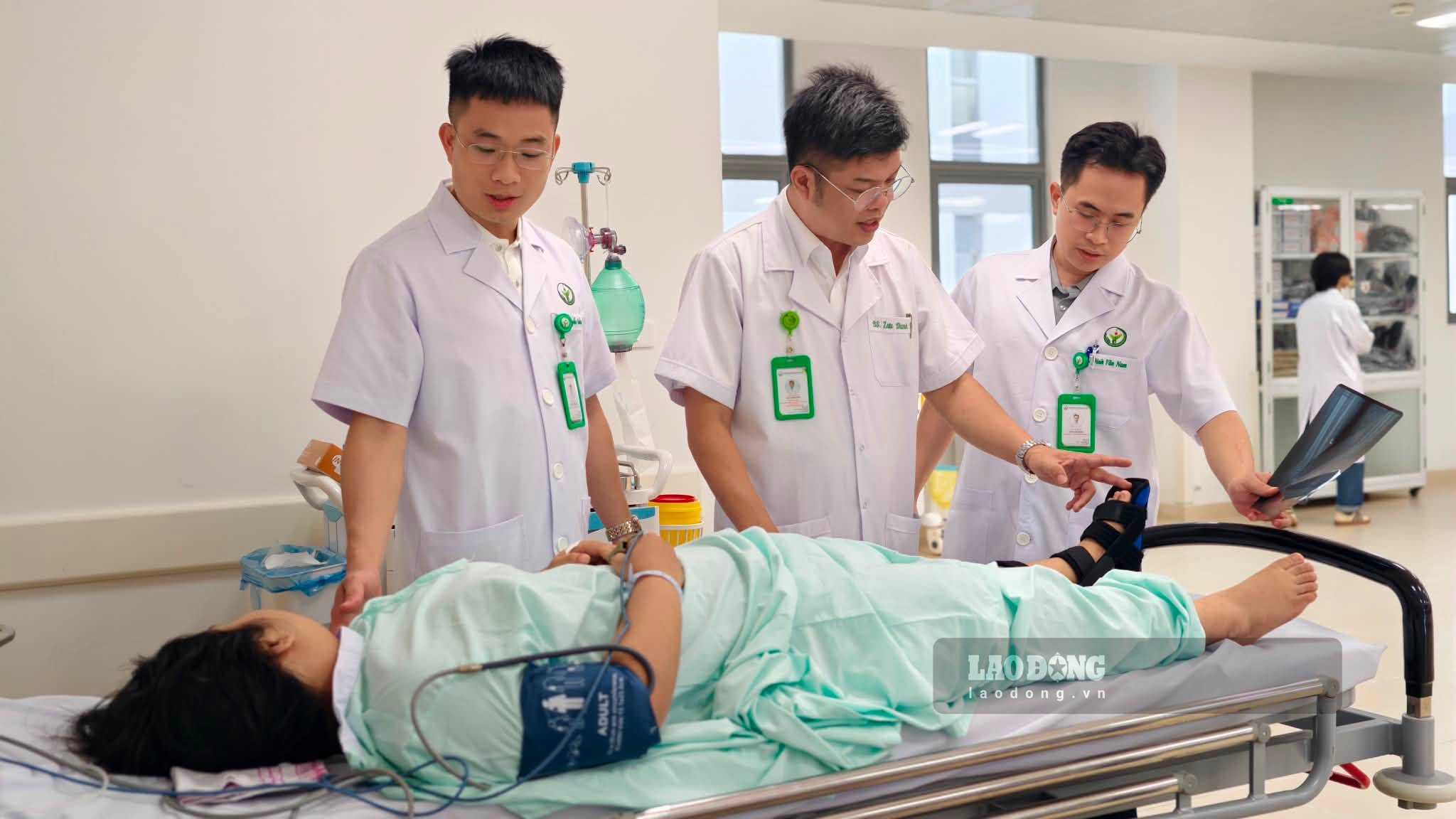 Bệnh nhân được mổ đầu tiên tại cơ sở Ninh Bình. Ảnh: Hà Lê