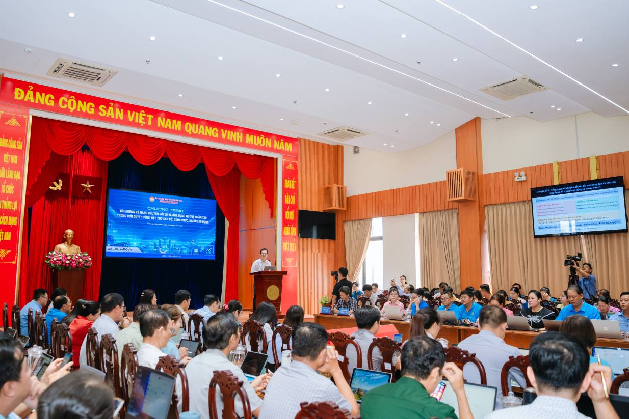 Training class on digital transformation skills and application of artificial intelligence (AI) in solving work. Photo: Provided by the Vietnam Fatherland Front Committee of Ho Chi Minh City