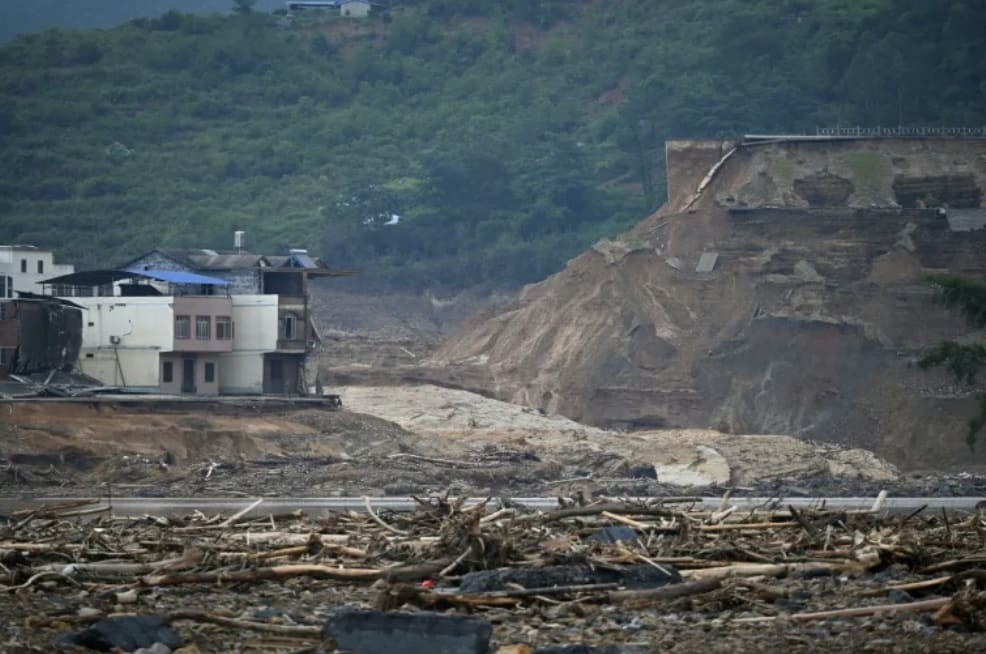 Imagen del tramo del embalse derrumbado en Hengzhou, Región Autónoma Zhuang, Guangxi, sur de China. Foto: AFP
