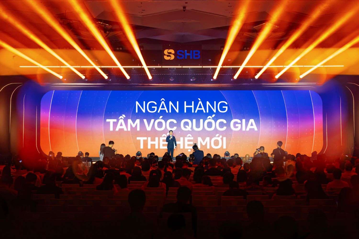 SHB đang chuyển đổi mạnh mẽ và toàn diện, định hướng trở thành “Ngân hàng tầm vóc quốc gia thế hệ mới”. Ảnh: SHB