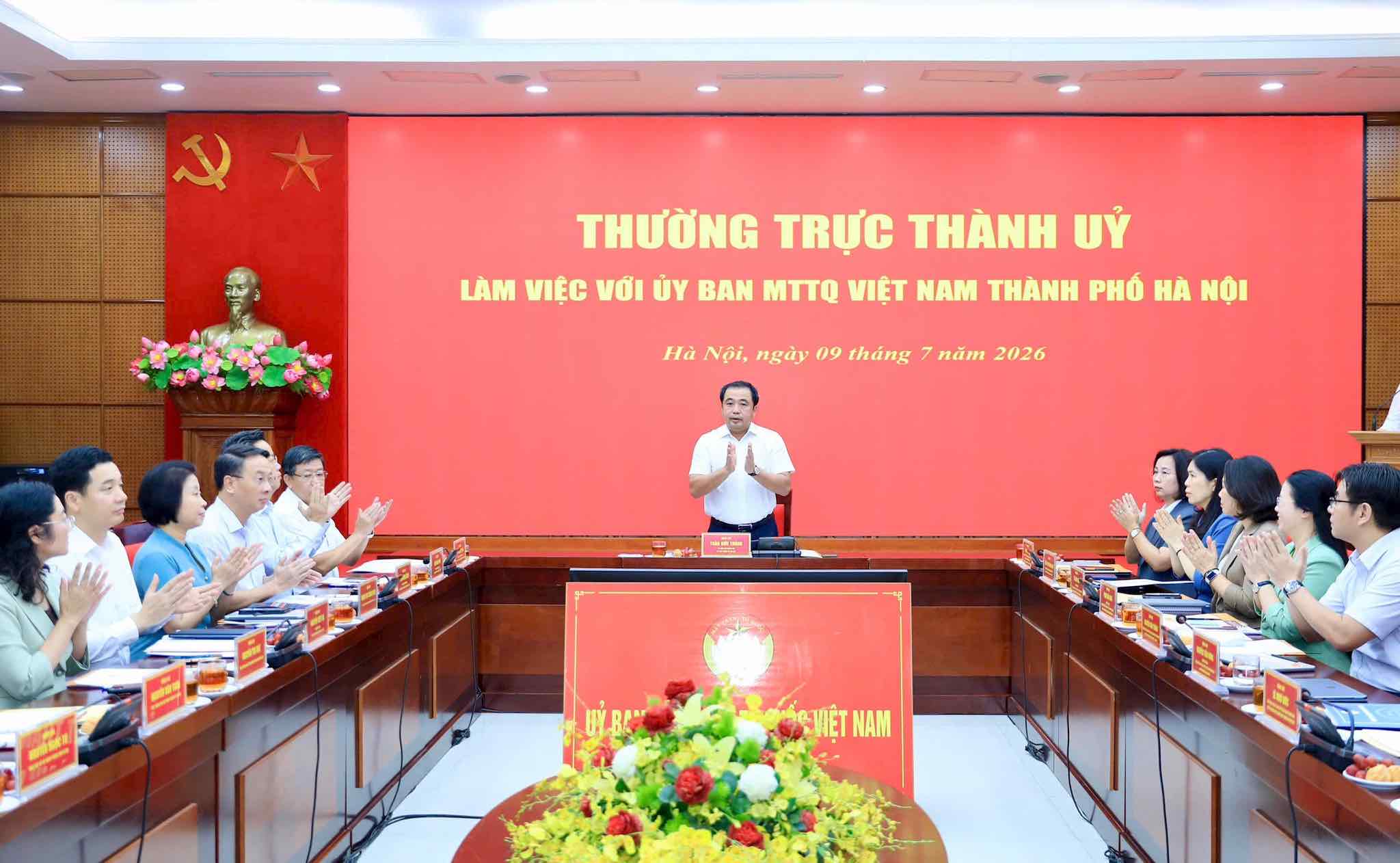 Politburo Member, Secretary of the Hanoi Party Committee Tran Duc Thang chaired a working session with the Vietnam Fatherland Front Committee of Hanoi City. Photo: Hanoi Party Committee