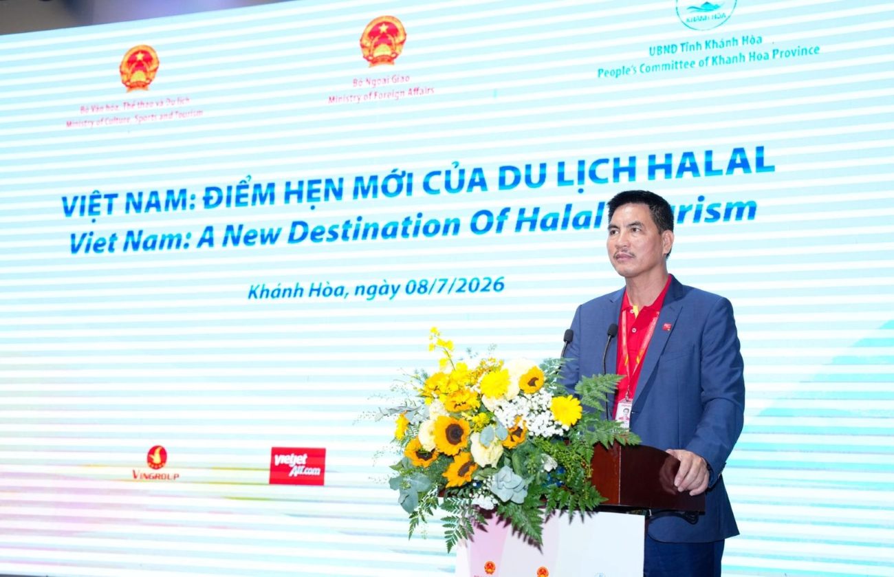Giám đốc Thương mại Vietjet Hà Năng Việt phát biểu tham luận. Ảnh: Vietjet