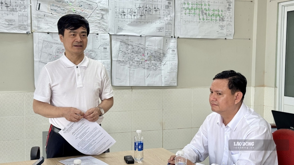 Mr. Le Van Nghia - Vice President of the Vietnam General Confederation of Labor directs to accelerate the progress of the Giao Long Trade Union social housing project, ensuring quality and construction safety. Photo: Hoang Loc