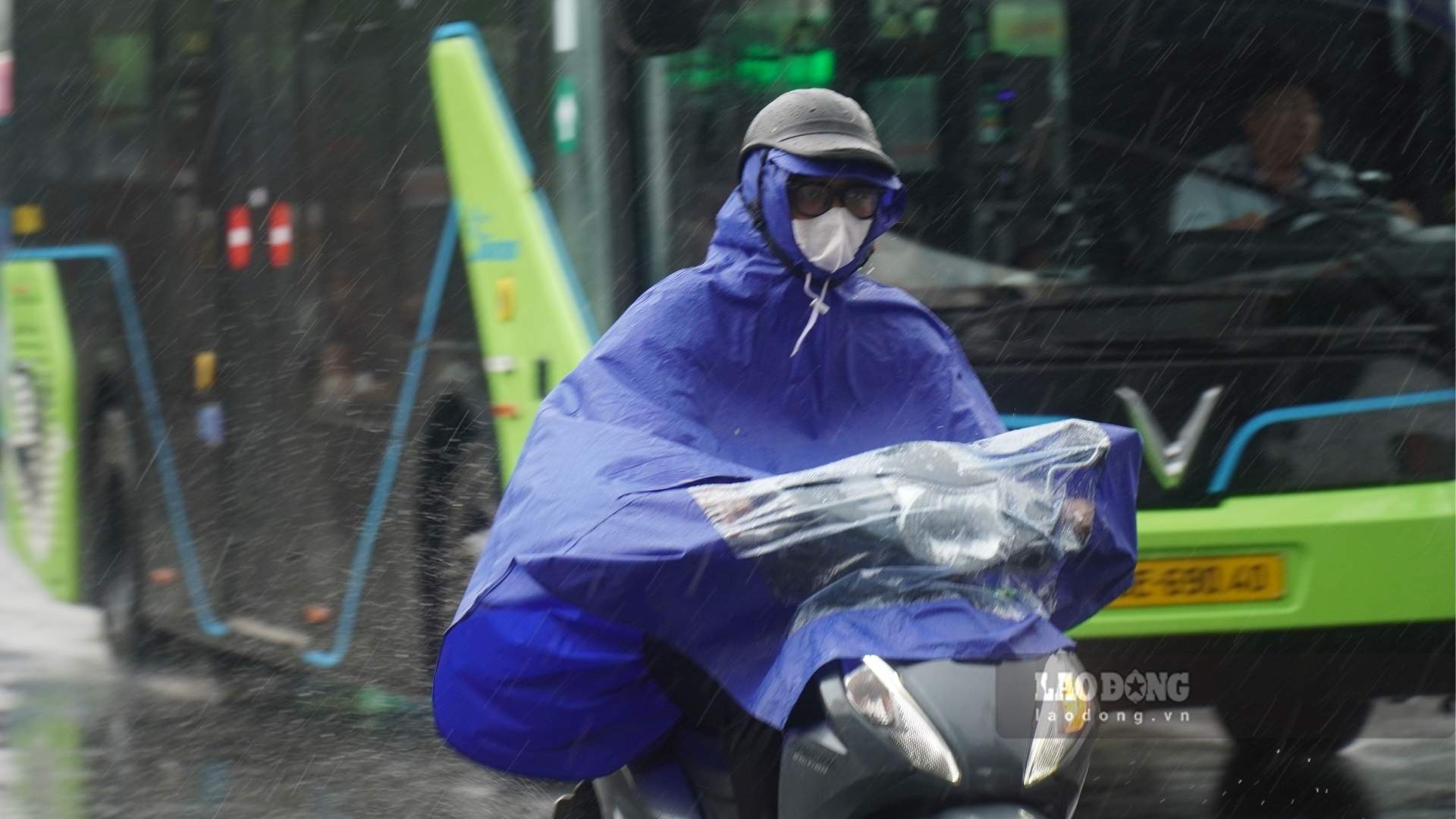 Outdoor attractions in Hanoi may be affected by thunderstorms on the 10th. 7. Photo: Minh Vu