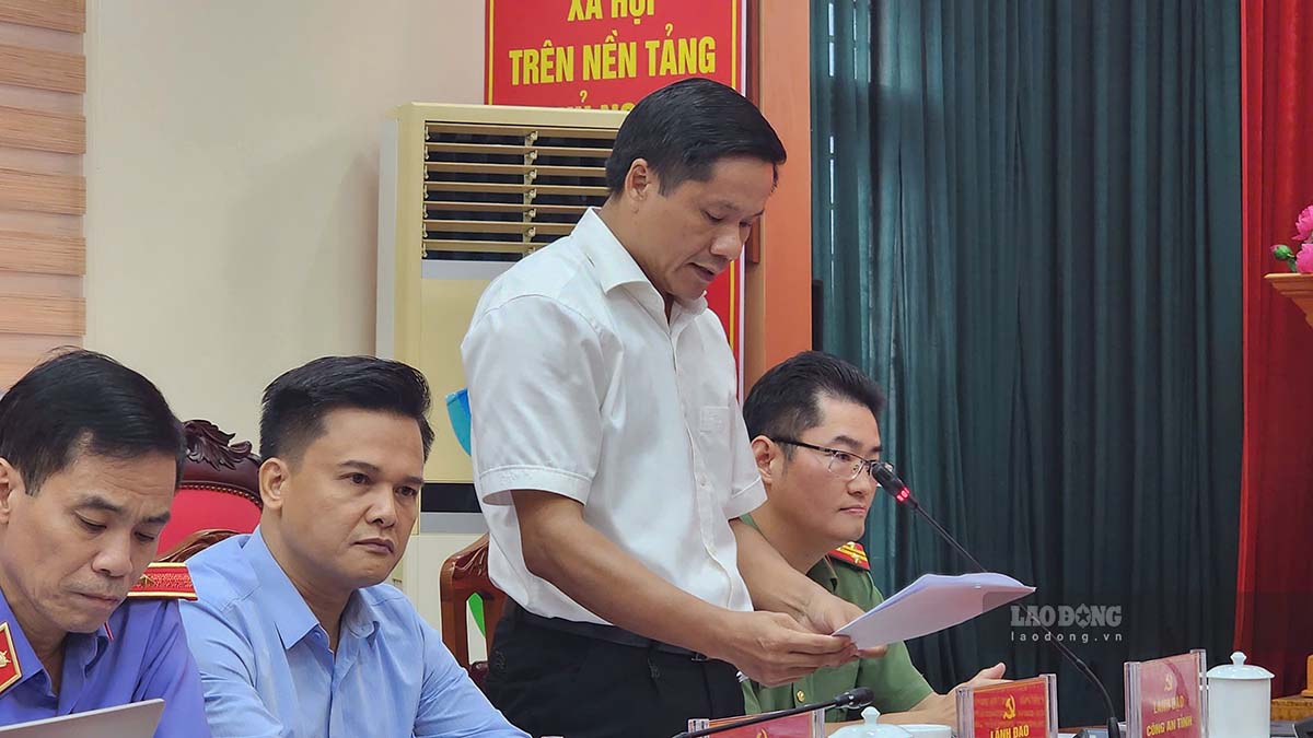 Lãnh đạo Sở GDĐT Tuyên Quang thông tin vụ việc. Ảnh: Việt Bắc.