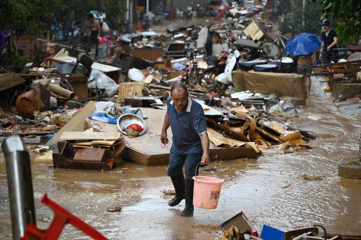 Chinese people clear the aftermath of the natural disaster. Photo: AFP