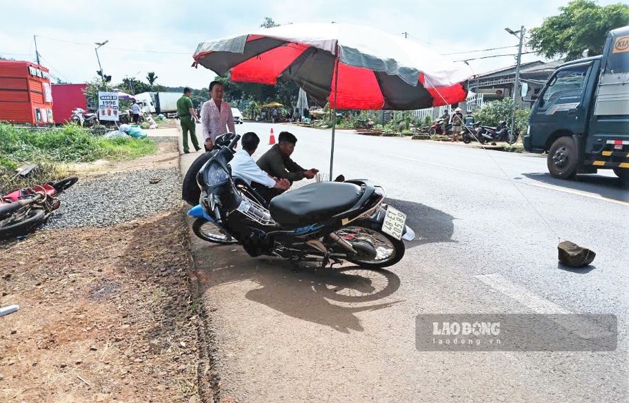 Scène de l'accident de la route. Photo: Thần Hy