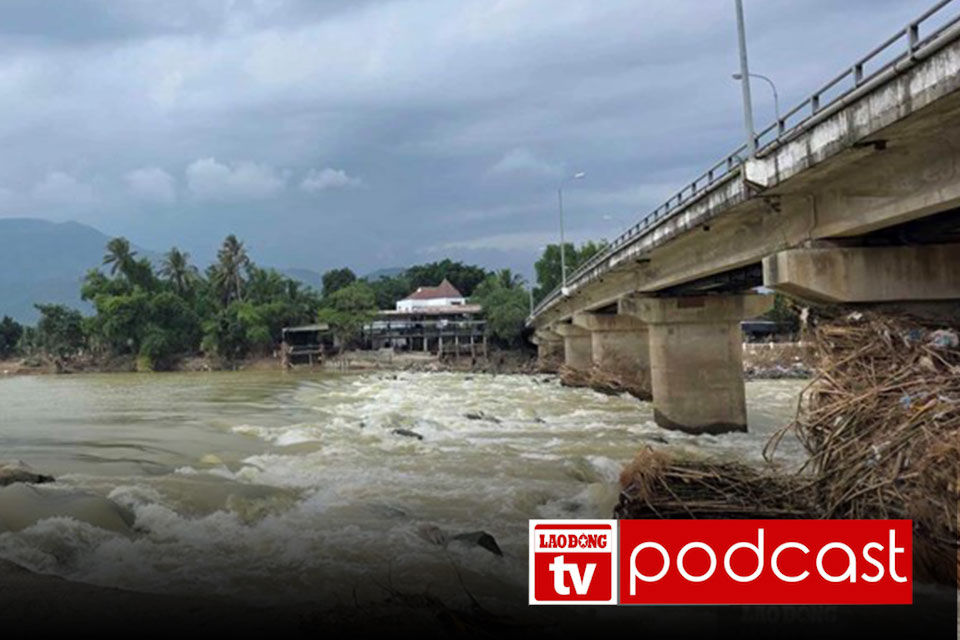 Morning news July 10th: Khanh Hoa dismantles saltwater dam on Cai Nha Trang River before the rainy and storm season