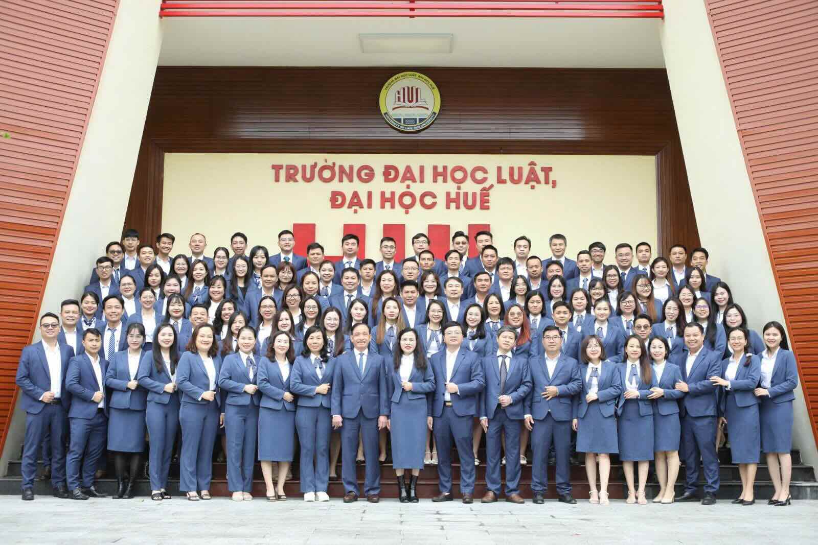 Officials, lecturers and employees of the University of Law, Hue University. Photo: Provided by Hue University of Law.