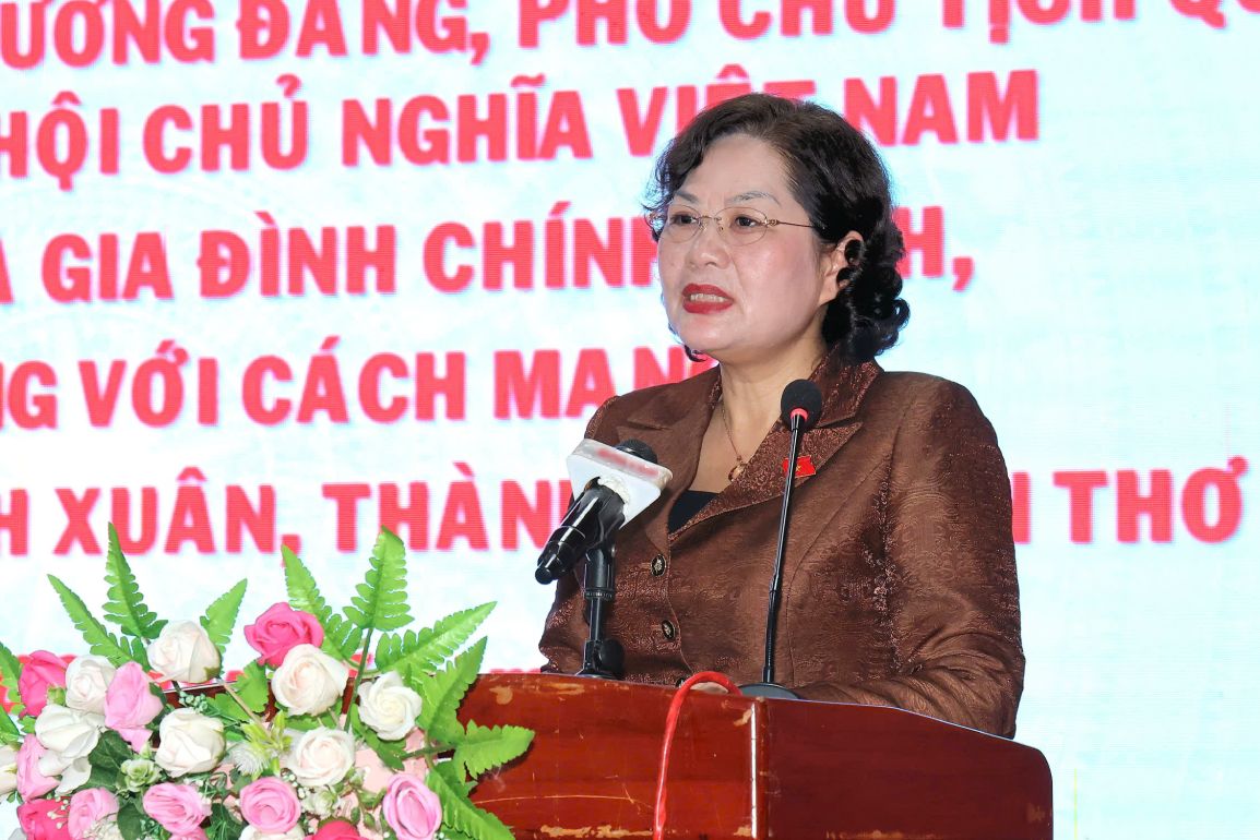 Phó Chủ tịch Quốc hội Nguyễn Thị Hồng phát biểu tại buổi thăm, tặng quà. Ảnh: Trung Phạm