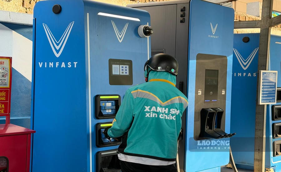 Charging stations and electric vehicle battery replacement areas are present in urban centers, residential areas, commercial centers, parking lots to national highways and tourist destinations. Photo: Duc Van