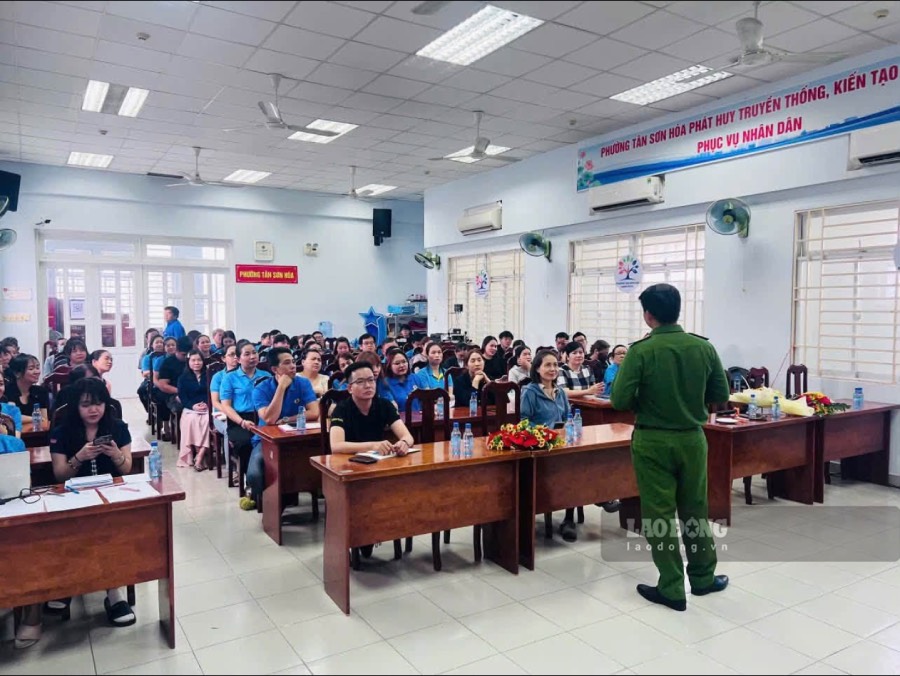 Tan Son Hoa Ward Trade Union joins hands to build a city without drugs. Photo: Thai Bao.