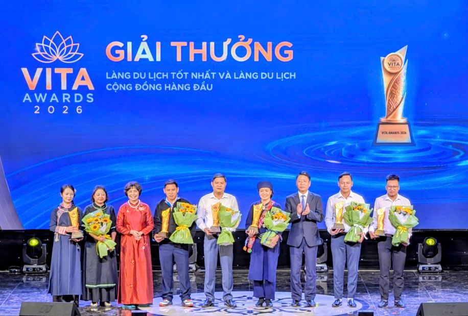 Các đại diện địa phương, doanh nghiệp