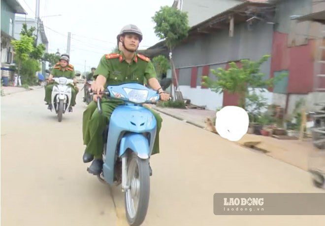La policía a nivel comunal tiene la tarea de exigir a la persona a la que se le suspende la pena de prisión que cumpla plenamente con sus obligaciones. Foto: Quang Anh.
