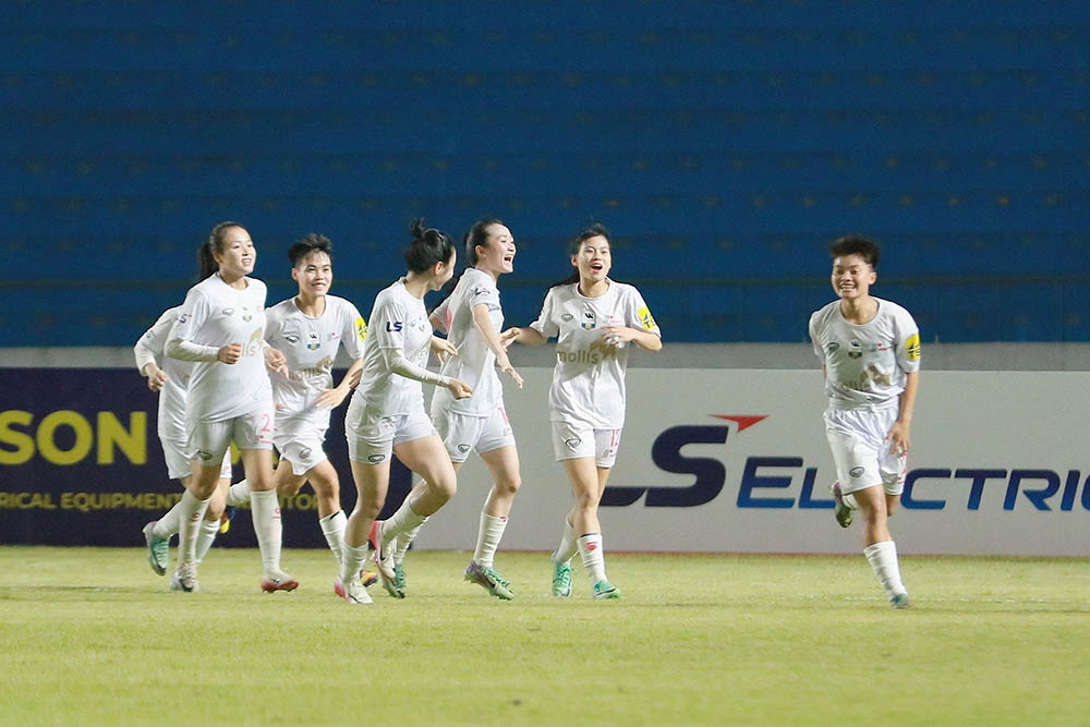 Phong Phu Ha Nam overwhelms Hanoi II to win 7-0 in round 5 of the 2026 National Women's Football Championship. Photo: VFF