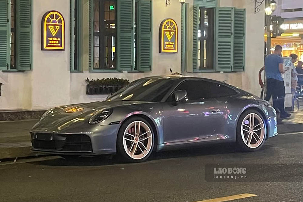 Porsche 911 Carrera 992. 2 appears on the streets of Ho Chi Minh City with many upgrades in design and technology. Photo: Thanh Vu