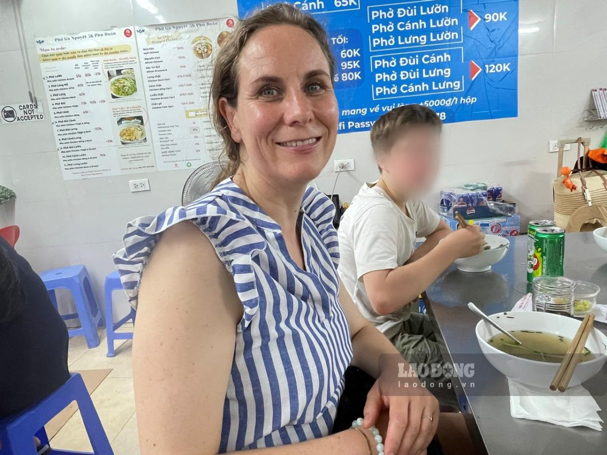 Vika ăn hết sạch tô phở. Ảnh: I La
