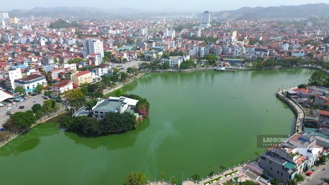 Lang Son spends 750 million VND preparing to treat polluted Phai Loan lake. Photo: Khanh Linh