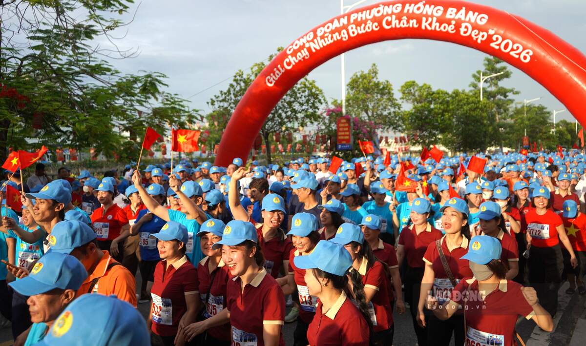Gần 4.000 vận động viên chinh phục đường chạy dài 2 km. Ảnh: Mai Dung
