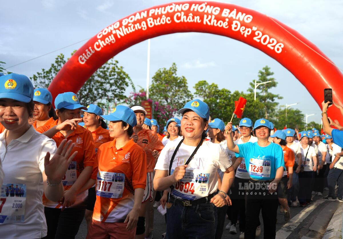 Người lao động hào hứng tham gia giải chạy. Ảnh: Mai Dung