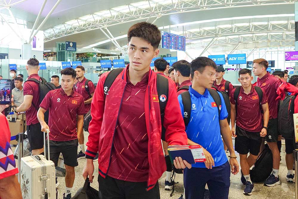 The Vietnamese team departs for Indonesia to prepare for the important match in Group A of the ASEAN Cup 2026. Photo: VFF