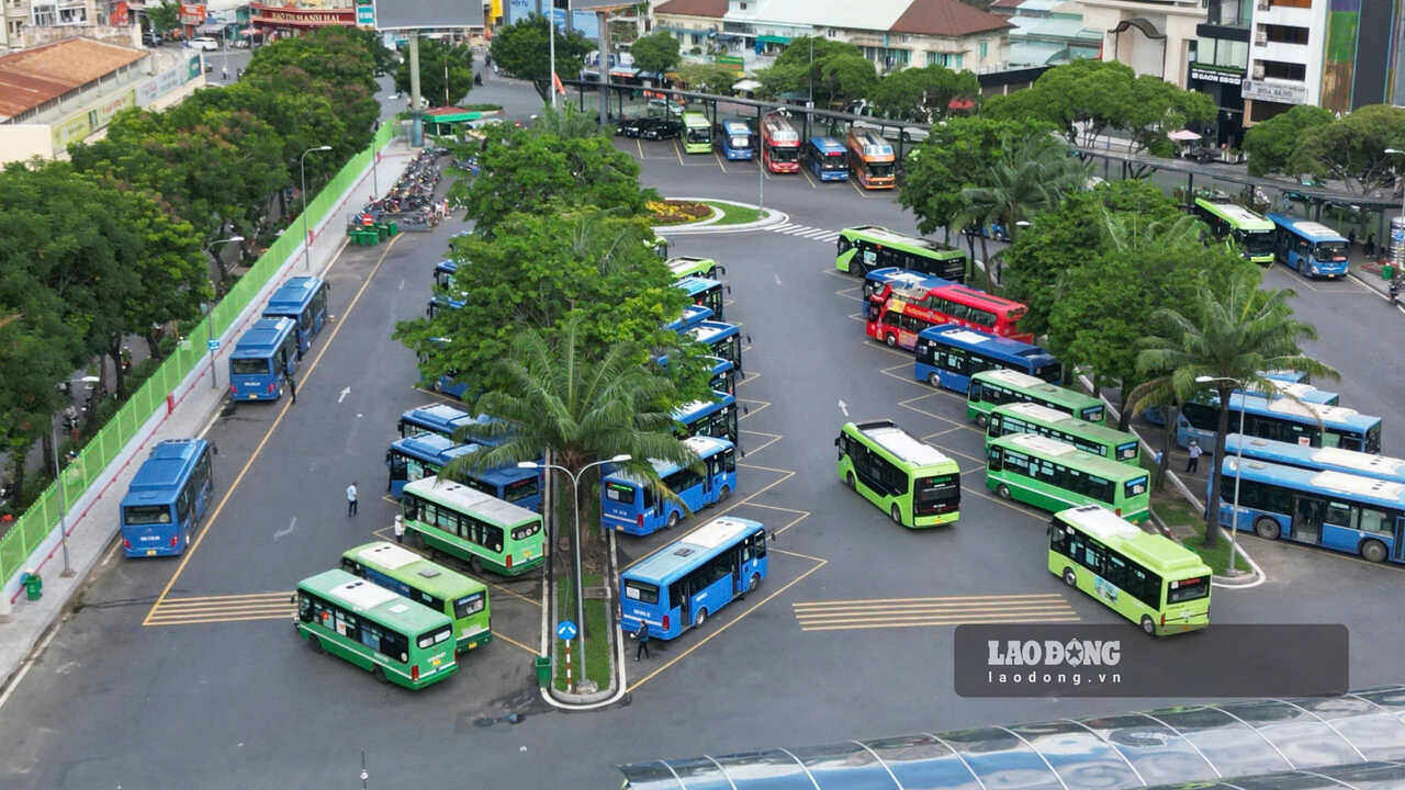 Service quality is assessed as an important factor attracting people to use public transport. Photo: Anh Tu