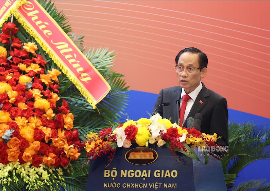 El miembro del Buró Político, Ministro de Relaciones Exteriores Le Hoai Trung pronunció el discurso de apertura de la conferencia. Foto: Hai Nguyen