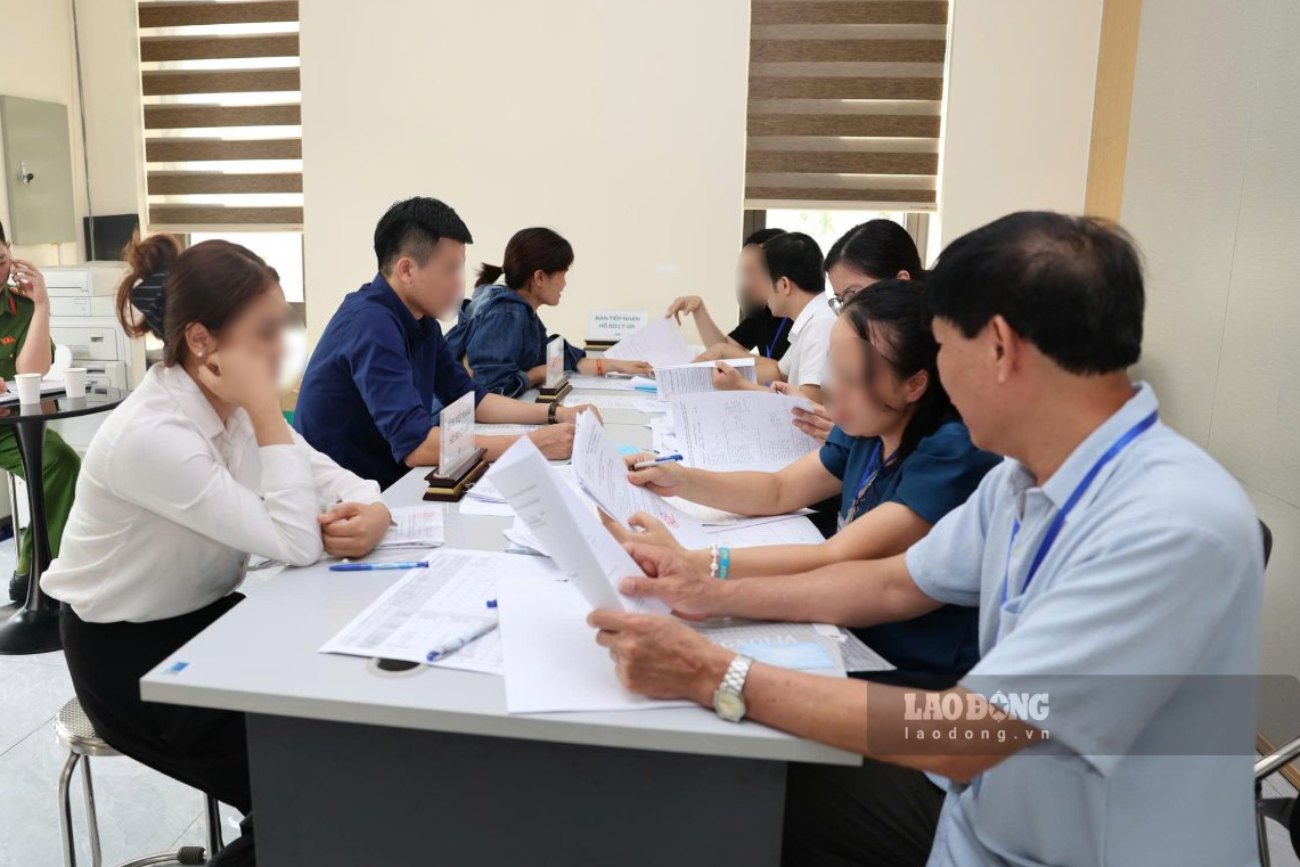 The Ministry of Construction has just answered people's questions about social housing purchase dossiers. Photo: Nhu Ha
