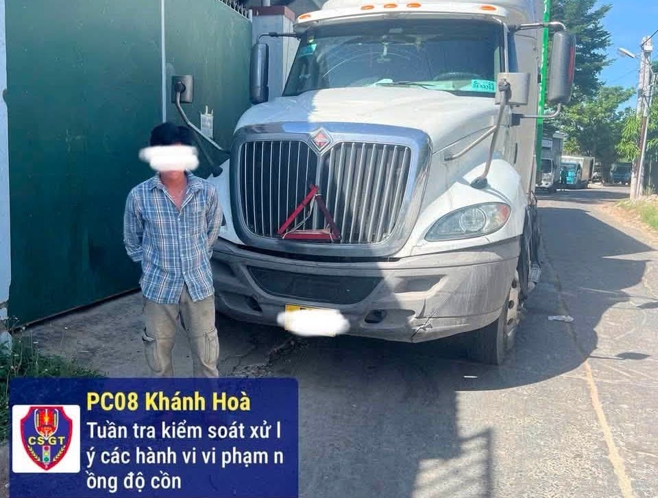 Driving for too long, drivers and businesses are also recorded for handling. Photo: Khanh Hoa Provincial Traffic Police Department