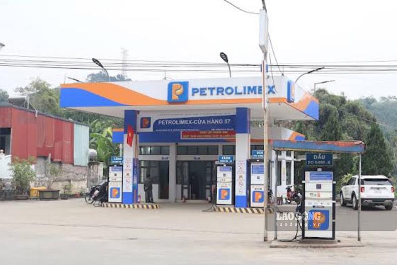 The business of E10 bio-gasoline at retail stores in Lao Cai province is being implemented according to the roadmap. Photo: Dinh Dai