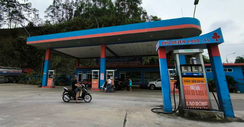 Các cửa hàng bán lẻ xăng dầu tại Lào Cai duy trì nguồn cung, đáp ứng nhu cầu của người dân sau hai tháng triển khai xăng E10. Ảnh: Đinh Đại